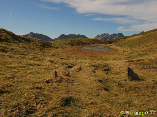 Au delà de la borne frontière du Col de La Cuarde ou Paso de la Concordia, le Lac et la Liberté...