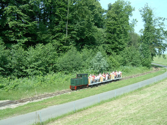 am schönen Elbdeich entlang..........mit der DS30, jetzt beim DFKM im Einsatz