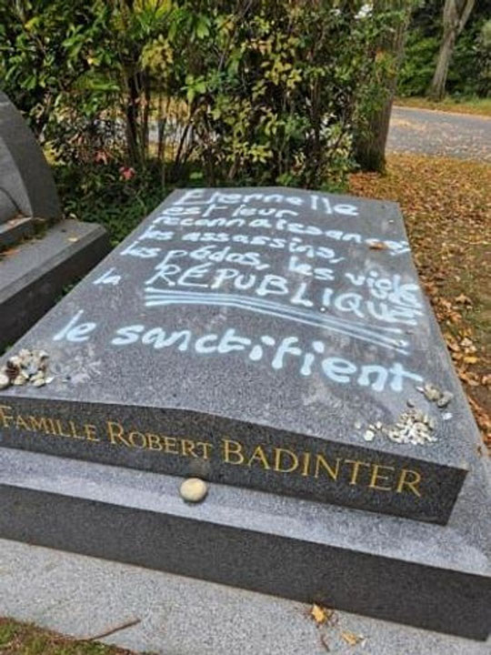 La tombe de Robert Badinter profanée avant sa panthéonisation