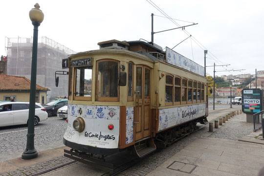 Vieux tramway à Porto