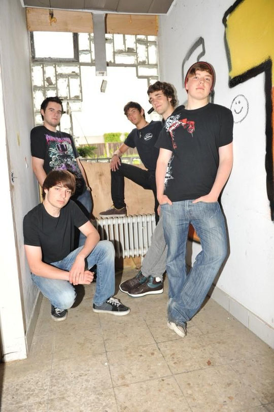 v.l.n.r.: Stefan Wolfenstädter (dr), Christian Kneisel (b), Johannes Schultheis (g), Hendrik Husfeld (voc), Mark Moloney (g)