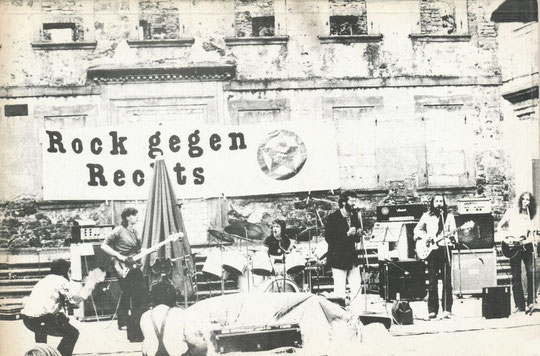 Die Gruppe "Schall und Rauch" Anfang der 80er vor den Mauern der Schloßruine