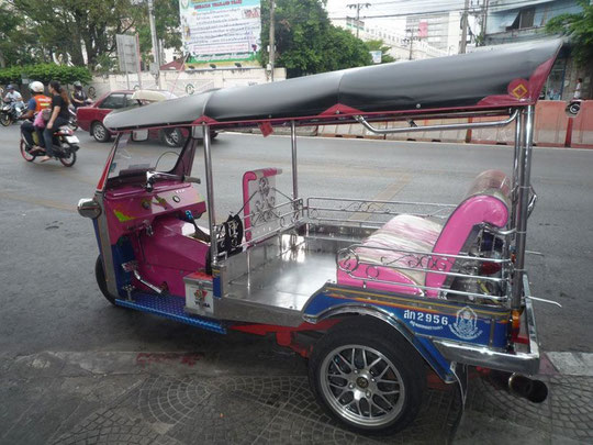 Tuk Tuk, medio de transporte típico en Tailandia.