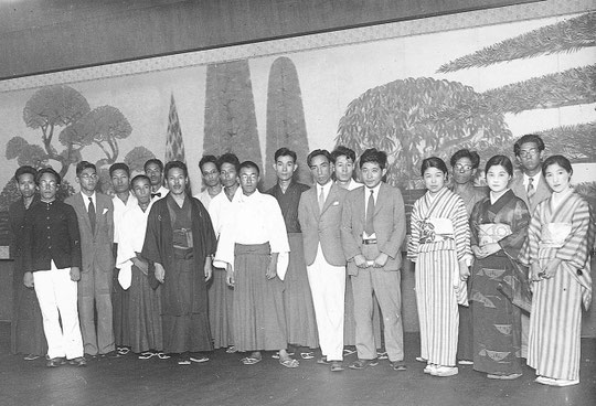 1932年、第4回青龍社展覧会開催時の集合写真