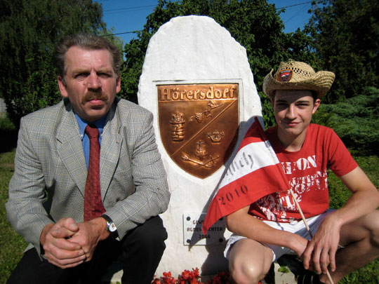 Jahrgang 1992: Joachim Rossak mit Ortsvorsteher Josef Scheiner