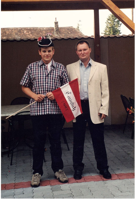 Jahrgang 1984: Elmar Scheiner mit Ortsvorsteher Franz Bogner