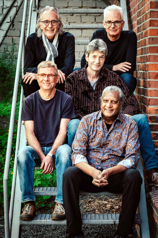 Die Rockband Steinwolke hat sich 2024 nach jahrzehntelanger Pause mit ihrem Comeback-Album "Glück aus Glas" zurückgemeldet. Am 27. Juli steht ein Aufritt auf dem Gelände der Baden-Württembergischen Landesgartenschau an. Foto: Martin Altemoller