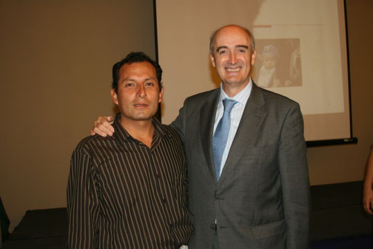 Con el Dr. Jose Antonio Havaloyes Caro, en una de sus exposiciones internacionales.