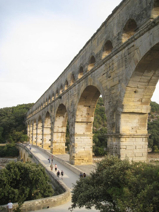 Das Viadukt Pont du Gard ist das größte Bauwerk, das die Römer außerhalb  von Rom erbaut haben.