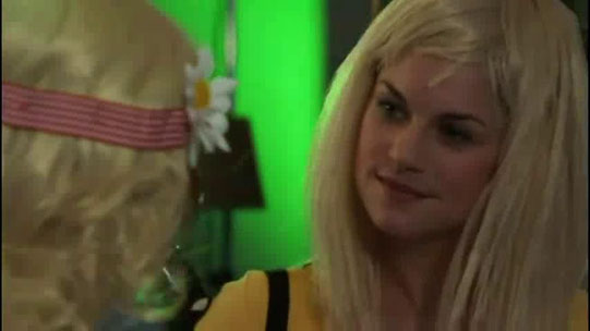Emma has realized, that she has hurt Jenny with her prejudice towards lesbians.