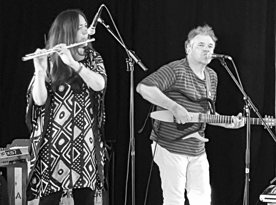 Werner Pfeifer und Rike Reichert in der Fischhalle in Harburg