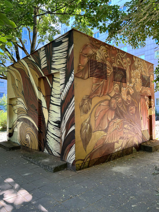 was kostet ein Fassadenbild Graffiti Bild Berlin florale Motive