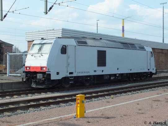 Am 18. April 2013 fuhr 285 105-3 mit einem Kesselwagenzug nach Chemnitz Küchwald. Hier ist sie Lz bei der Rückfahrt in Chemnitz Hbf. zu sehen