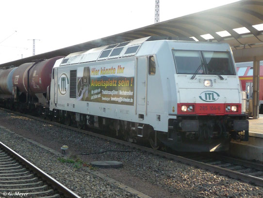 Am 3. August 2011 durchfuhr 285 104-6 der ITL den Hbf. Luth. Wittenberg