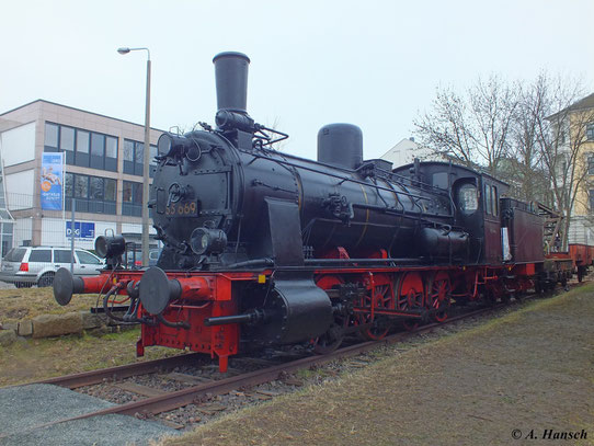 Hier steht die Lok im Depot des Dresdner Verkehrsmuseums