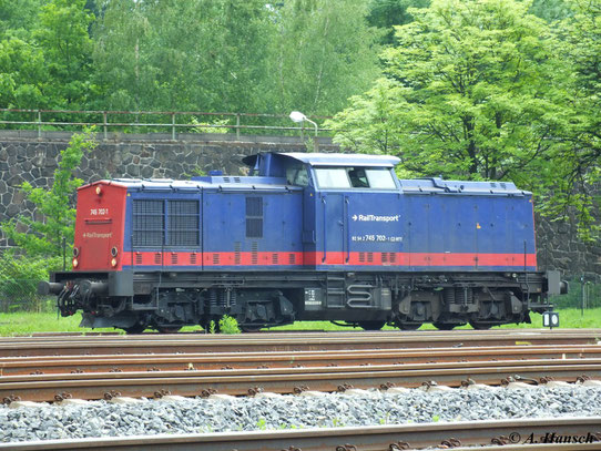 Nachdem 745 702-1 (ex DR 112 661) einige Zeit im Lokschuppen der RISS im Gelände des AW Chemnitz stand, verläßt sie für einen Einsatz am 12. Juni 2013 das Gelände