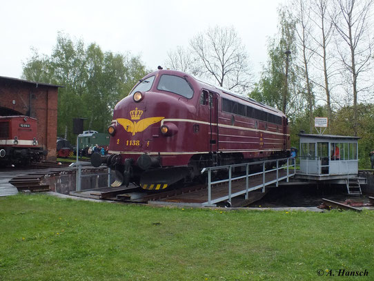 Am 11. Mai 2013 ist 227 004-9 zu den 21. Schwarzenberger Eisenbahntagen zu Gast. Hier präsentiert sich die Maschine auf der Drehscheibe des kleinen Bw Schwarzenberg 