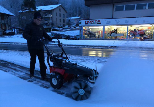 Tielbürger Kehrmaschine Tk 48 Pro im Einsatz