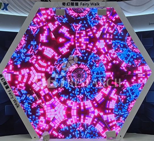 Innoluxが公開した「Fairy Walk Micro-LED Display: Immersive Interactive Art」。(出典：UBIリサーチ)