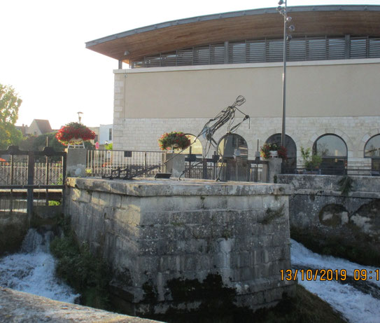 Écoulement bouillonnant d'un affluent de la Loire