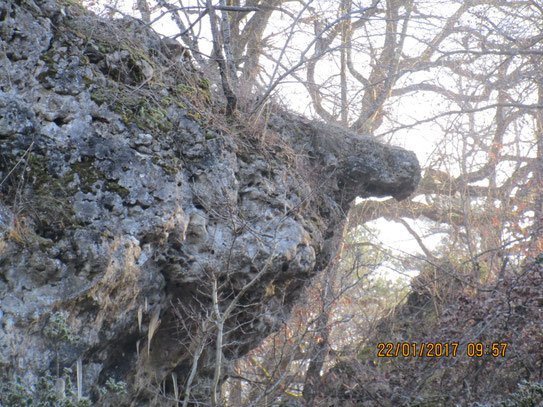 Suivez la flèche en direction de la grotte aux cristaux
