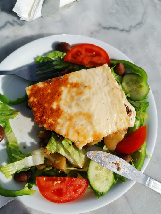 Mussaka - Griechischer Kartoffelauflauf mit Hackfleisch und Feta