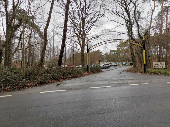 Suchbild. Parkplatz Waldstadion in Spich