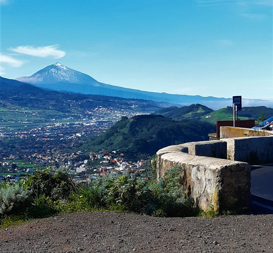 Wandern - Wandertouren - Aktuelle Termine. Zu Füßen des Anaga Gebirges befindet sich dieser tolle Aussichtspunkt. Ob Teide, Flughafen Los Rodeos, La Laguna oder das Meer. Alles zu genießen in 360° Grad Sicht.