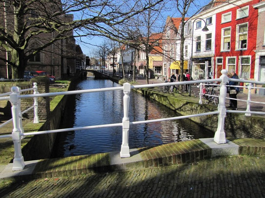 Eén van de vele grachtjes die Delft rijk is, en haar het schitterende oud Hollandse karakter geeft.