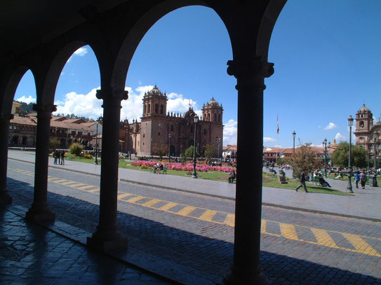 Uitzicht op de Plaza de Armas. De plaats waar Cusco's mooie samensmelting van drie kathedralen ligt.