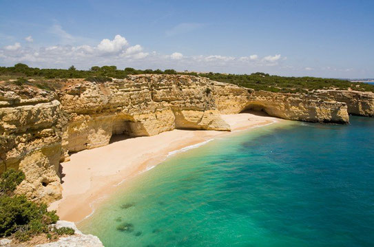 Eén van de vele prachtige uitzichten op onze doorreis door de Algarve langs de zuidkust van Portugal.