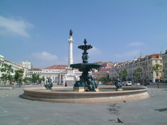 Vanaf het Castelo de São Jorge heb je vanaf de 120 meter hoge heuvel waarop het kasteel staat een prachtig uitzicht over de stad en de rivier Rio Tejo.
