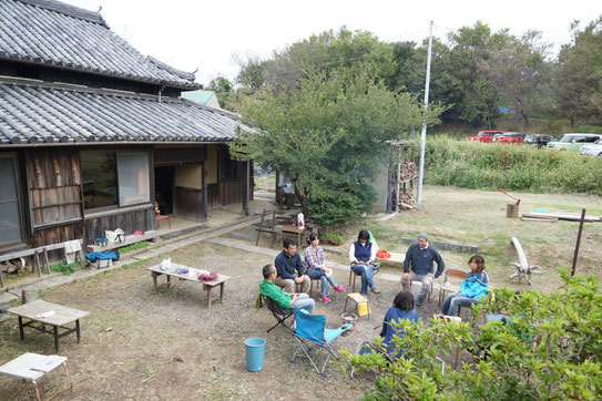 (会場の琴屋。よくお庭でミーティングをします。)