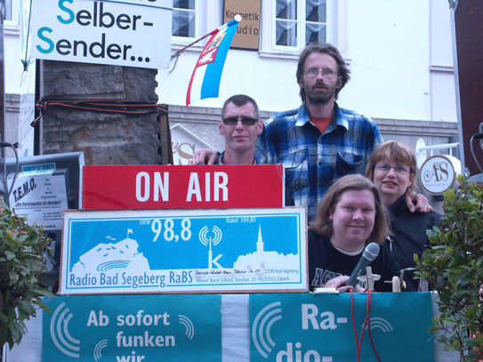 Radio Bad Segeberg im Offenen Kanal Lübeck. von 2004 bis 2011. Da hat die Stadt Bad Segeberg das Studio geschlossen.