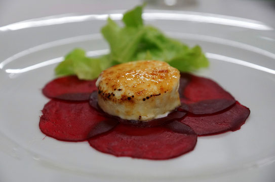 Rote-Bete-Carpaccio mit Ziegenkäse