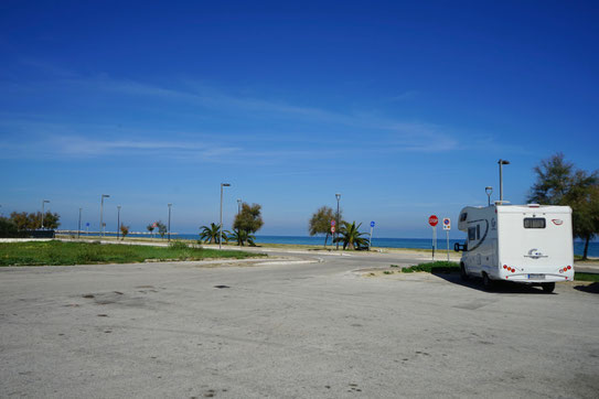 Parkplatz bei Giulianova, Wohnmobil