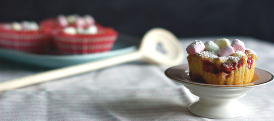 Johannisbeer-Muffins mit Mini-Marshmallows