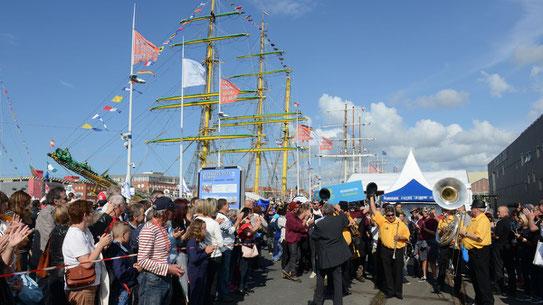 Soleil, bateaux, musique et foule sur les quais des Grandes Voiles du Havre 2017 / © Photo : Stéphane L'HOTE / France 3 Normandie