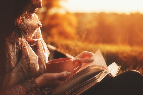 Kathrin Fischbach - KlangFarben & FarbToene - Zeit für mich - gutes Buch lesen