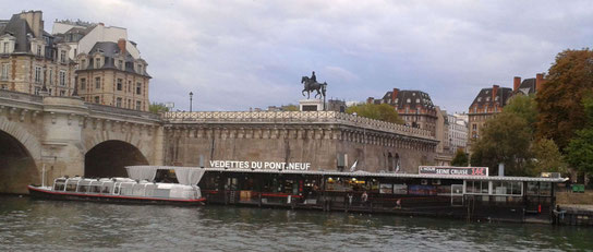 La vedette du Pont Neuf nous attend pour une escapade maritime