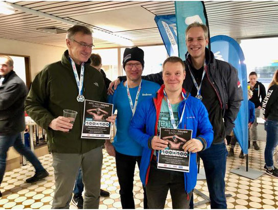 Carsten Riege, Andreas Keller, Sven Jilsoe und Peter Gerke nach erfolgreichem Finish bei der Urkundenvergabe