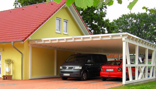 Flachdach Carport mit Fachwerk © Solarterrassen & Carportwerk GmbH