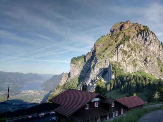Aussicht von der Holzegg auf Mythen und Vierwaldstättersee.