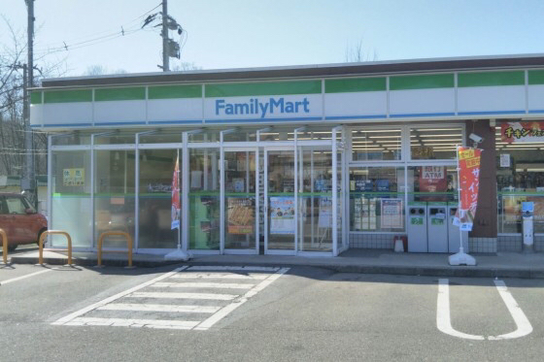 ファミリーマート蔵王遠刈田店(車で約5分)