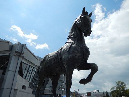 盛岡競馬場,エントランス広場,馬の像