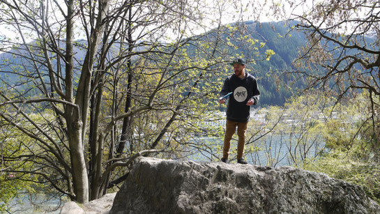 Wade about to throw his disc with Lake wakatipu in the background