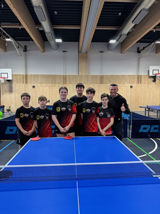 Tobias Dittrich, Raphael Hofmann, Magdalena Moser, Nemo Mirkovic, Sylvester Raschbauer und Vincent Krämer spielten in Stockerau die neue Nachwuchsmeisterschaft des NÖTTV. Am Ende winkte Platz 4 für die sechs TTVler. Die Betreuung übernahm Albert Wilder.