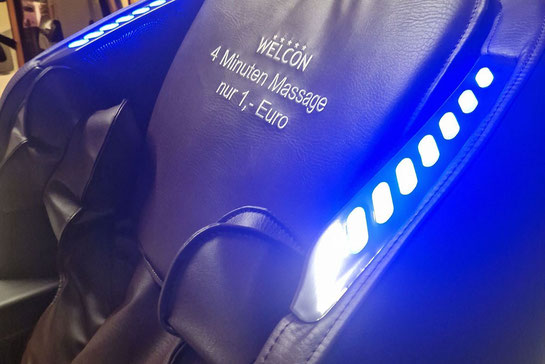 Kopfteil des WELCON 4D Pro 5.0 mit Preis- und Zeitangabe, integrierter LED-Beleuchtung und Sprachhinweis zur Nutzung