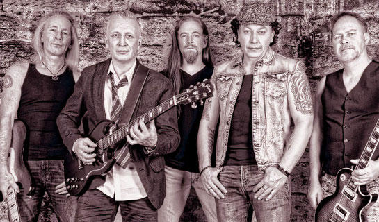 Die oberschwäbische AC/DC Tribute-Formation Big Gunz hat für den 18. April ihr Abschiedskonzert im Biberacher "Abdera" angekündigt. 25 Jahre lang war die Band unterwegs. Foto: Promo