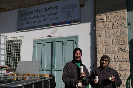 「ガリラヤのシンディアナ」スタッフとオリーブオイルのテイスティング